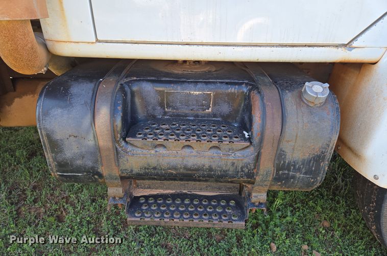 image for item EL5551 1997 International 4900 dump truck