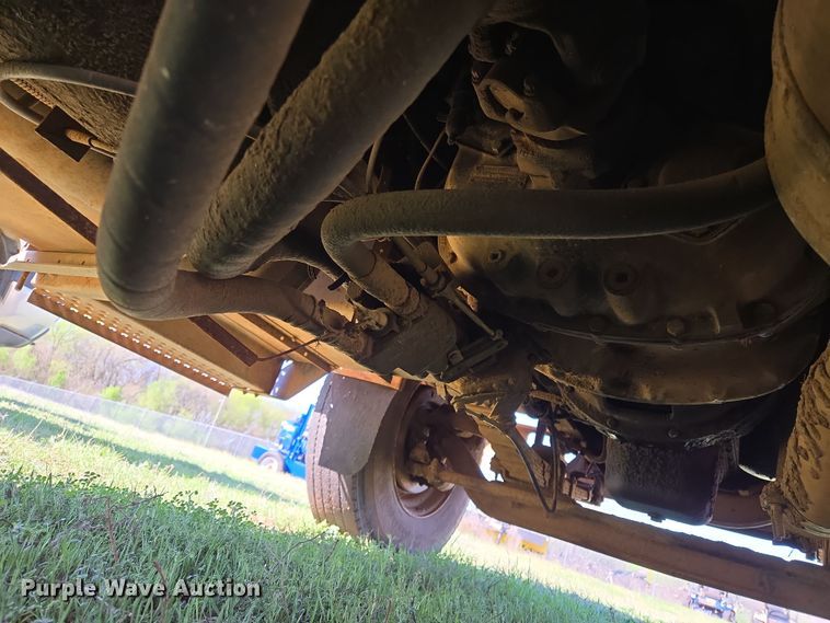 image for item EL5551 1997 International 4900 dump truck