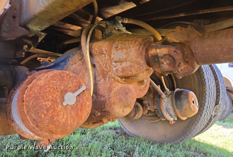 image for item EL5551 1997 International 4900 dump truck