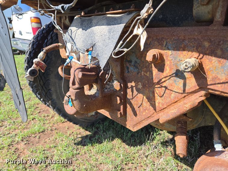 image for item EL5551 1997 International 4900 dump truck