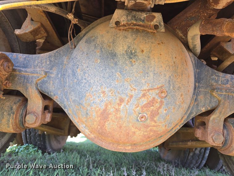 image for item EL5551 1997 International 4900 dump truck