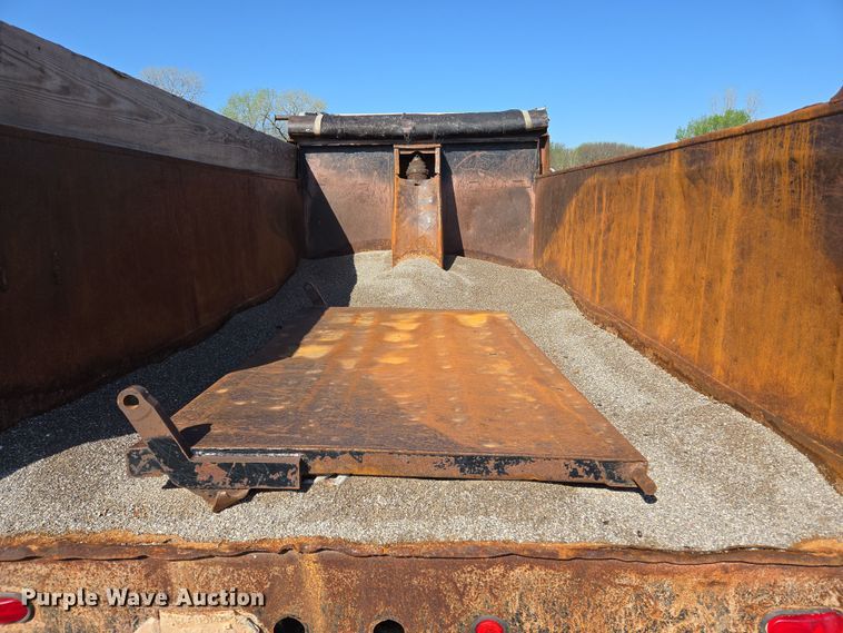 image for item EL5551 1997 International 4900 dump truck