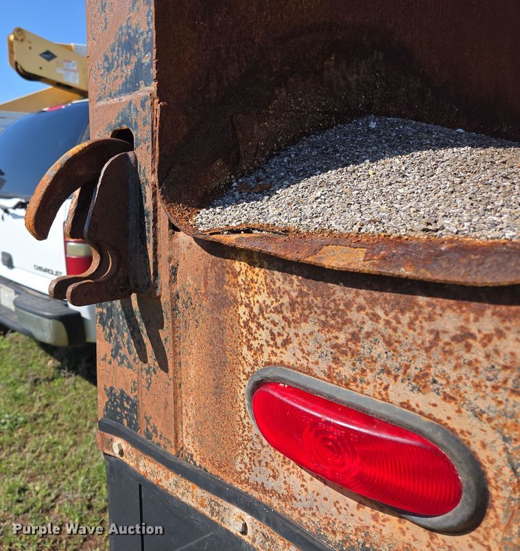 image for item EL5551 1997 International 4900 dump truck