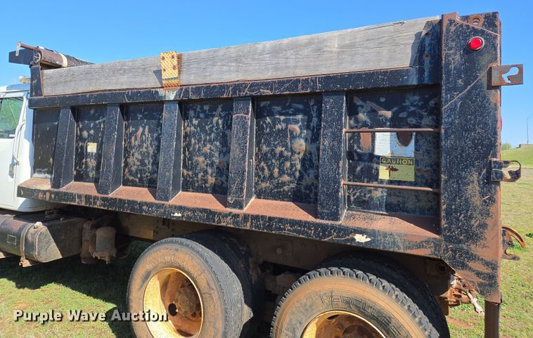 image for item EL5551 1997 International 4900 dump truck