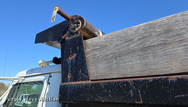 image for item EL5551 1997 International 4900 dump truck