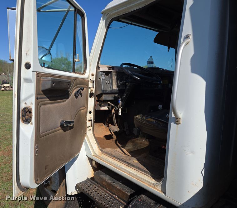 image for item EL5551 1997 International 4900 dump truck