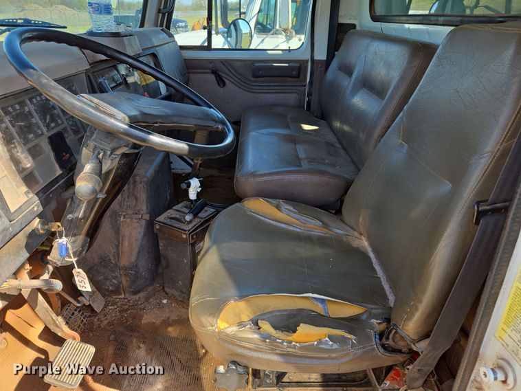 image for item EL5551 1997 International 4900 dump truck