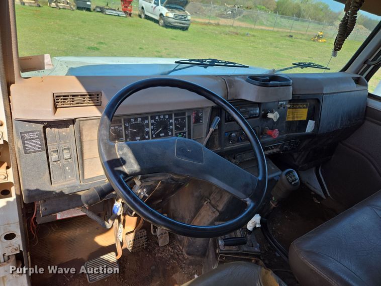 image for item EL5551 1997 International 4900 dump truck