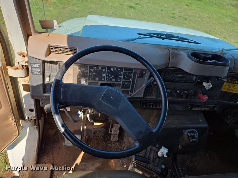 image for item EL5551 1997 International 4900 dump truck