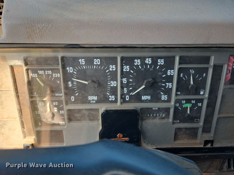 image for item EL5551 1997 International 4900 dump truck