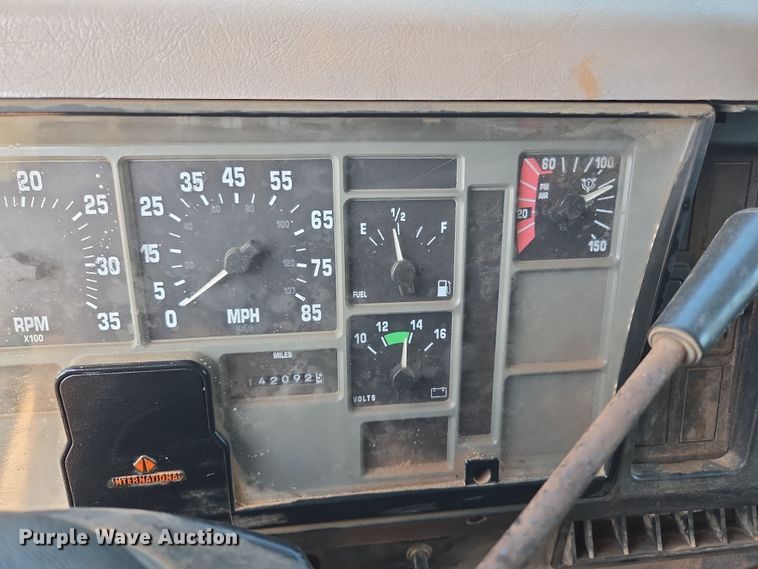 image for item EL5551 1997 International 4900 dump truck