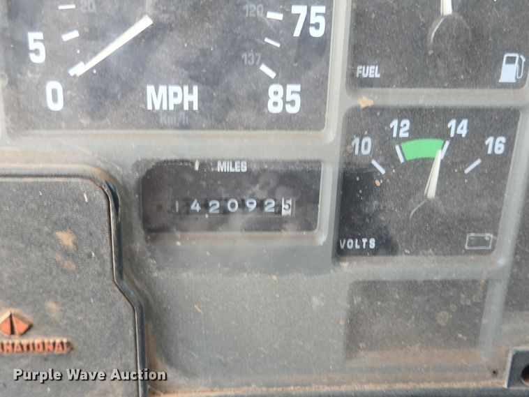 image for item EL5551 1997 International 4900 dump truck