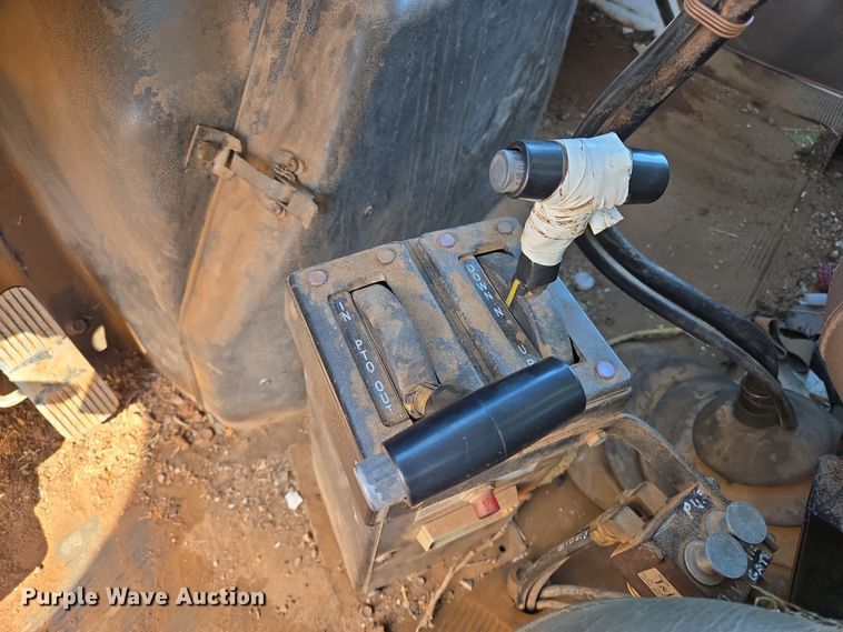 image for item EL5551 1997 International 4900 dump truck