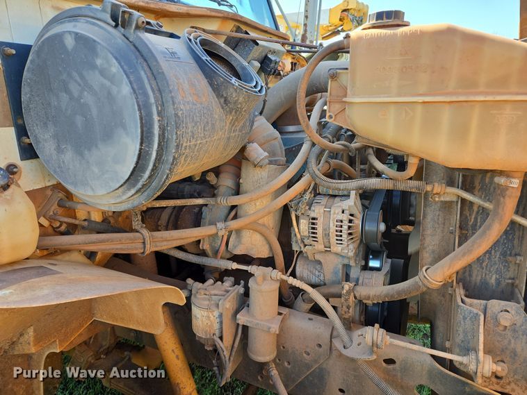 image for item EL5551 1997 International 4900 dump truck