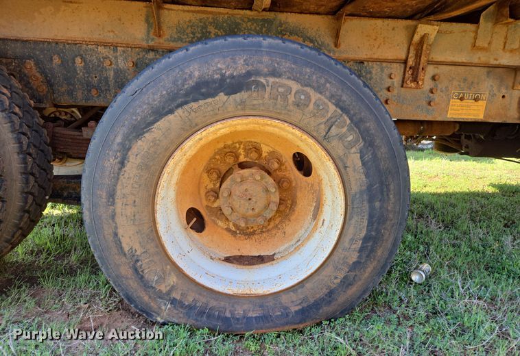 image for item EL5551 1997 International 4900 dump truck