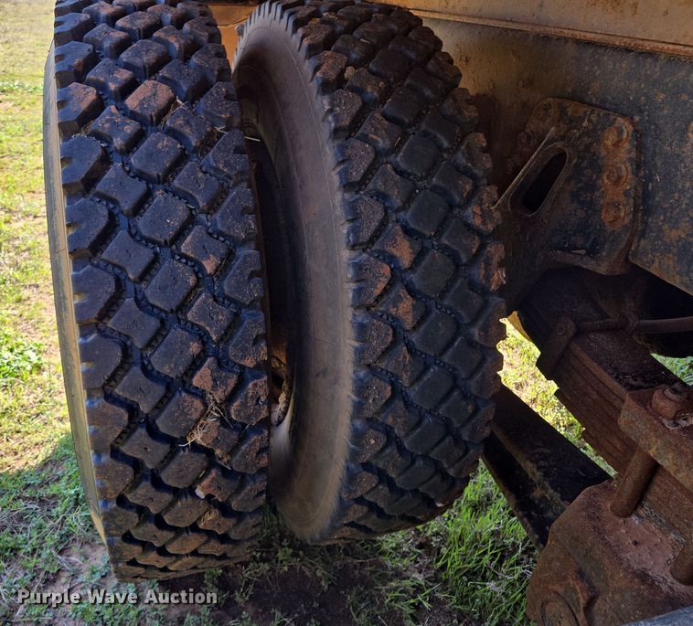 image for item EL5551 1997 International 4900 dump truck