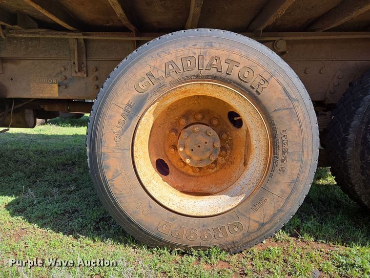image for item EL5551 1997 International 4900 dump truck
