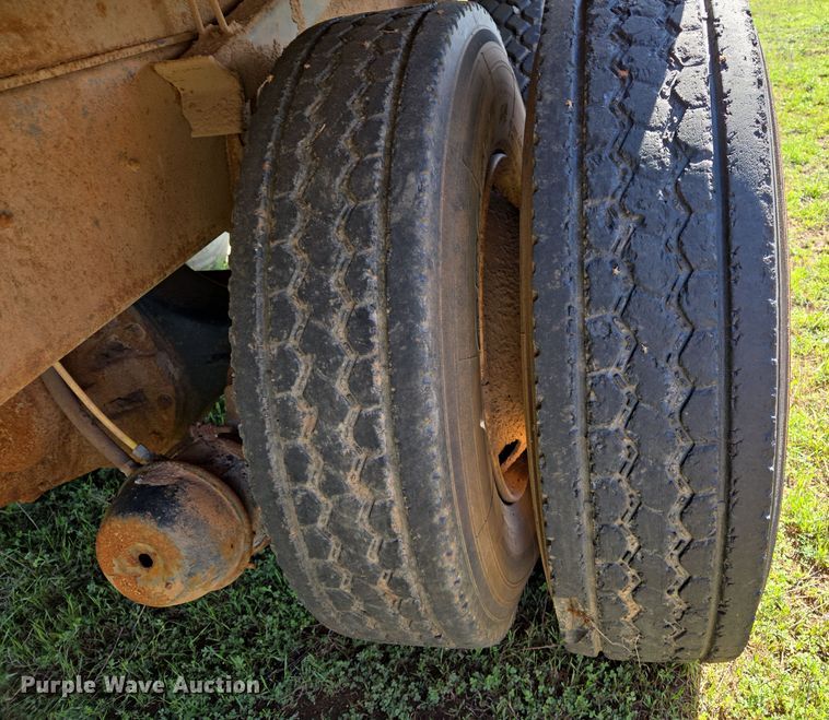 image for item EL5551 1997 International 4900 dump truck