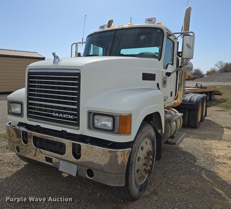 image for item EL5696 2008 Mack CHU613 semi truck