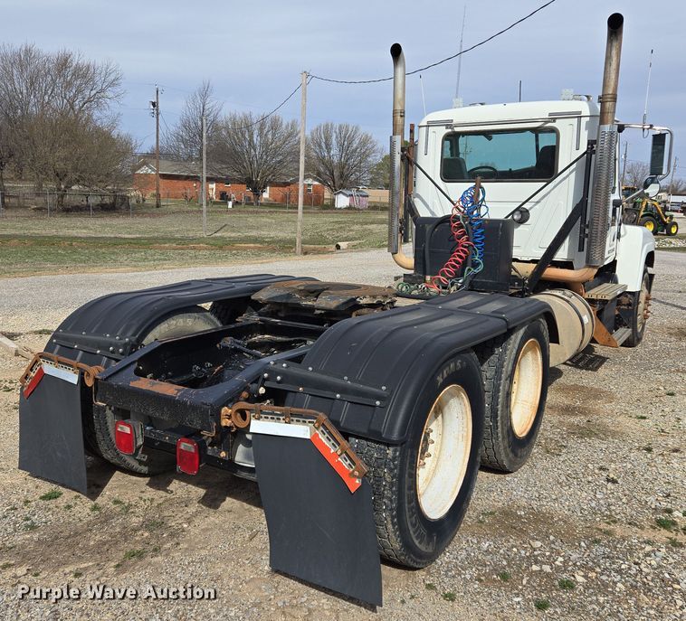 image for item EL5696 2008 Mack CHU613 semi truck
