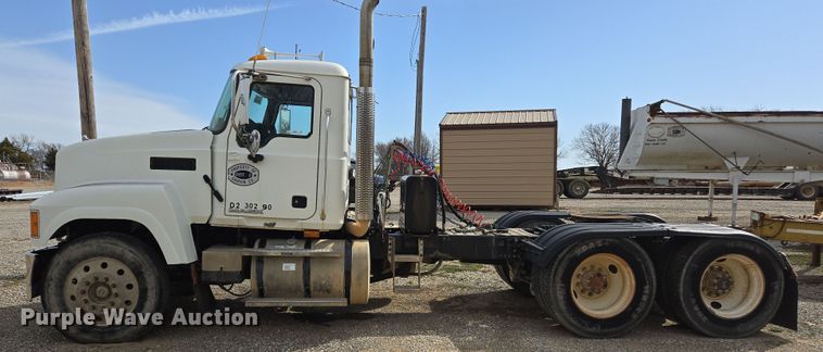 image for item EL5696 2008 Mack CHU613 semi truck