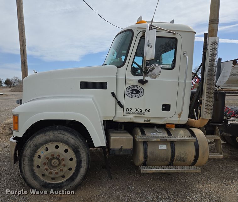 image for item EL5696 2008 Mack CHU613 semi truck