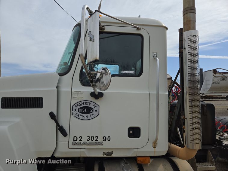 image for item EL5696 2008 Mack CHU613 semi truck