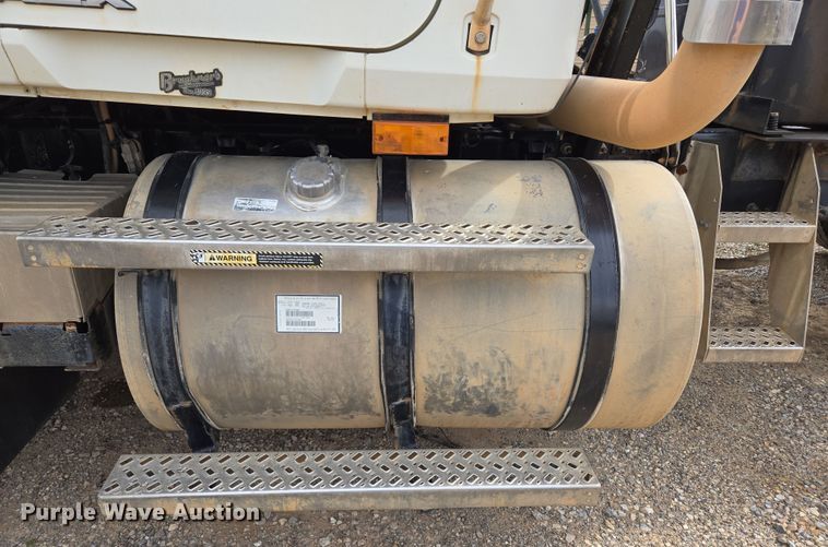 image for item EL5696 2008 Mack CHU613 semi truck