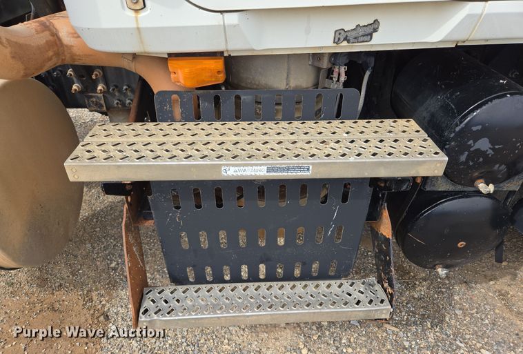 image for item EL5696 2008 Mack CHU613 semi truck