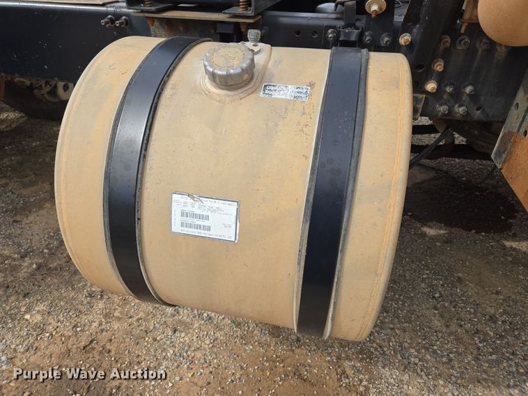 image for item EL5696 2008 Mack CHU613 semi truck