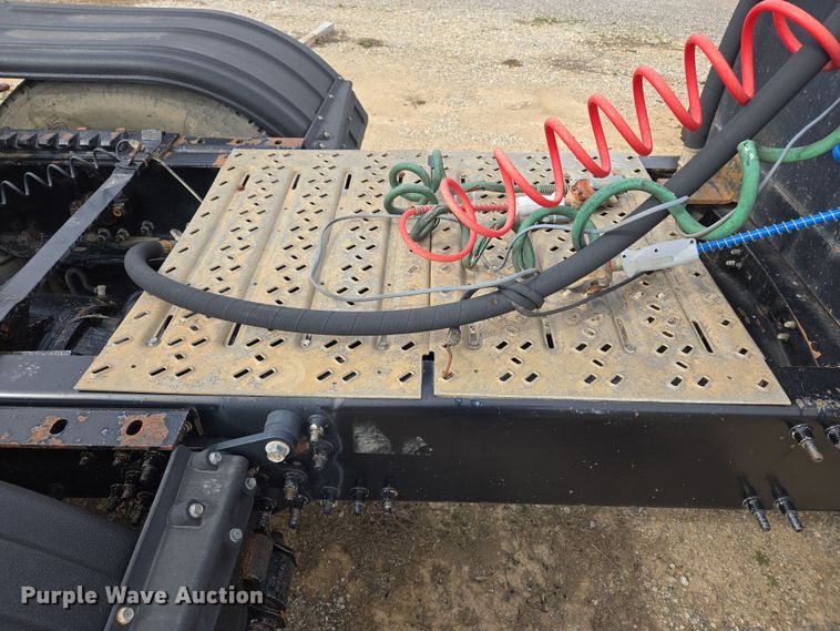 image for item EL5696 2008 Mack CHU613 semi truck