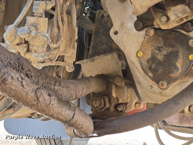 image for item EL5696 2008 Mack CHU613 semi truck