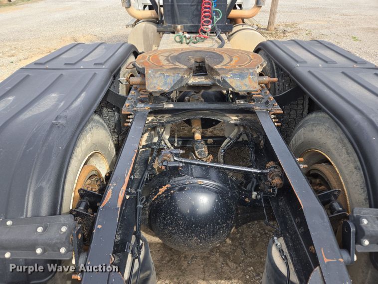 image for item EL5696 2008 Mack CHU613 semi truck