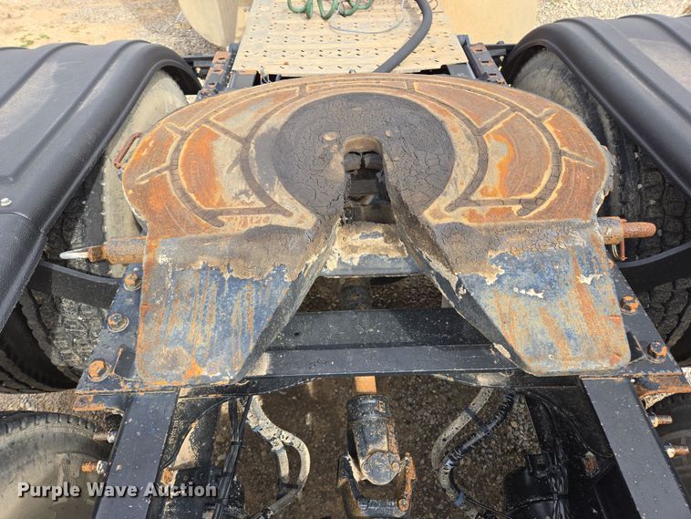 image for item EL5696 2008 Mack CHU613 semi truck