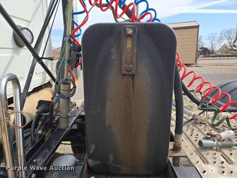 image for item EL5696 2008 Mack CHU613 semi truck