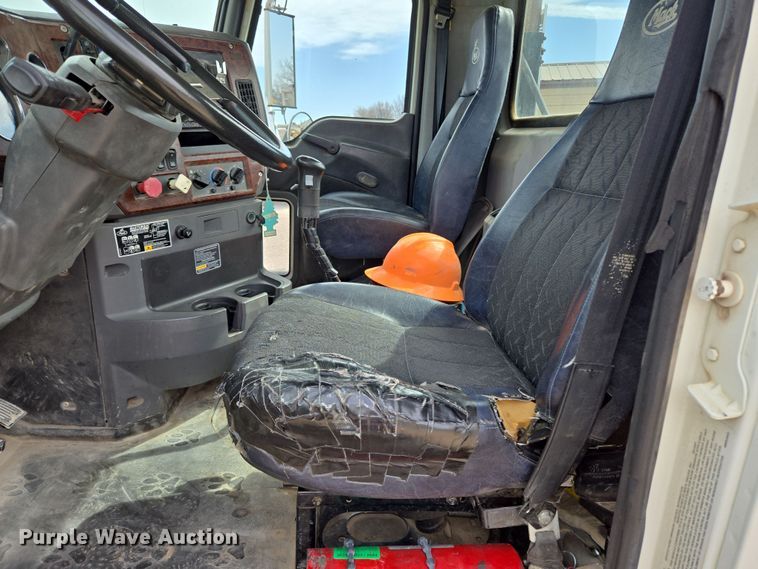 image for item EL5696 2008 Mack CHU613 semi truck