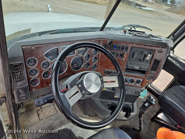 image for item EL5696 2008 Mack CHU613 semi truck