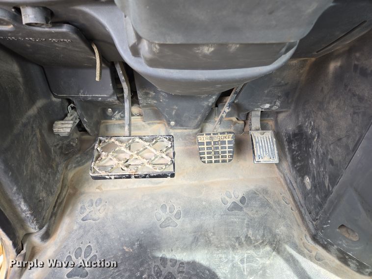 image for item EL5696 2008 Mack CHU613 semi truck