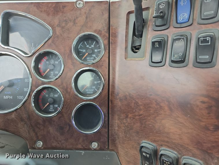 image for item EL5696 2008 Mack CHU613 semi truck