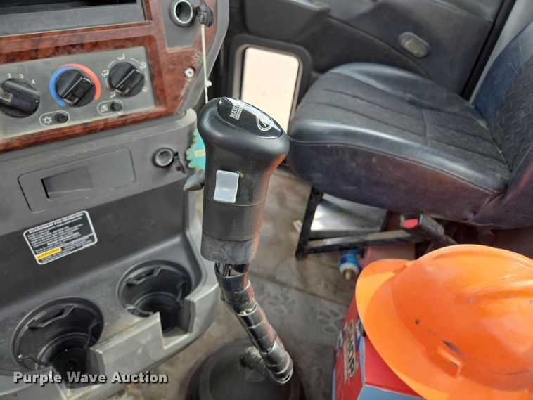 image for item EL5696 2008 Mack CHU613 semi truck