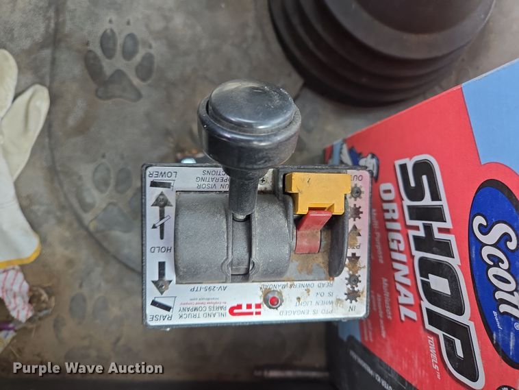 image for item EL5696 2008 Mack CHU613 semi truck