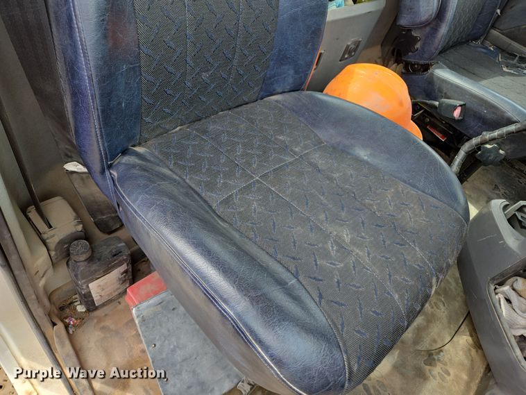 image for item EL5696 2008 Mack CHU613 semi truck