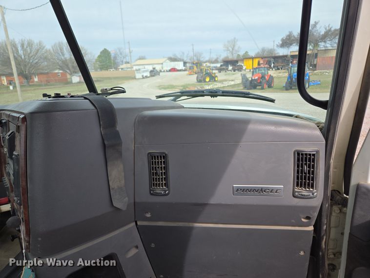 image for item EL5696 2008 Mack CHU613 semi truck