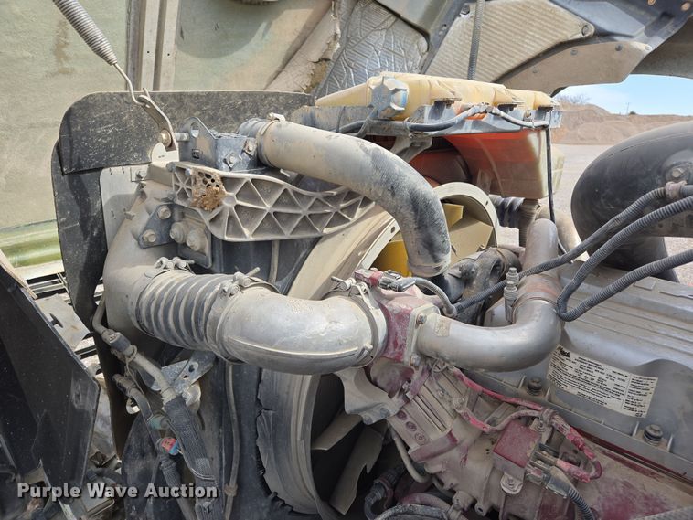 image for item EL5696 2008 Mack CHU613 semi truck