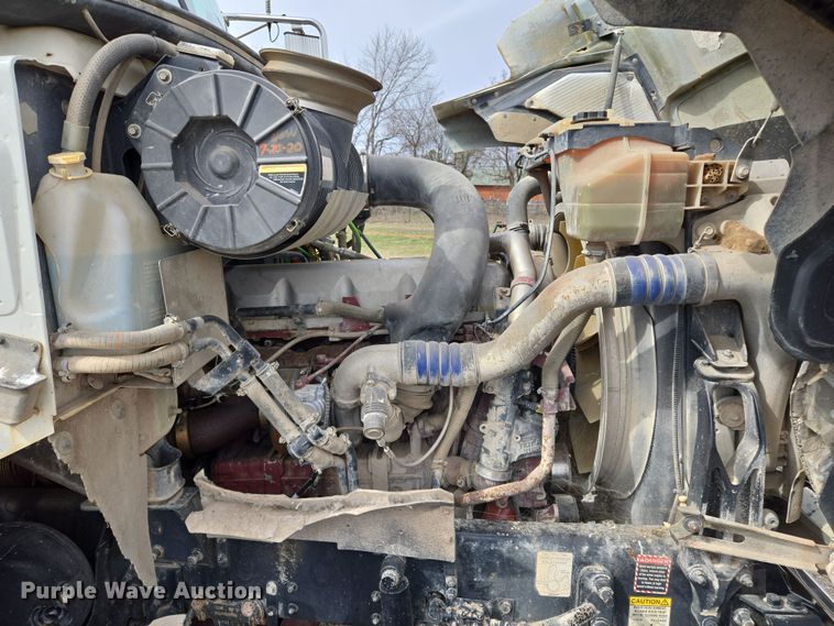 image for item EL5696 2008 Mack CHU613 semi truck