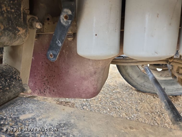 image for item EL5696 2008 Mack CHU613 semi truck