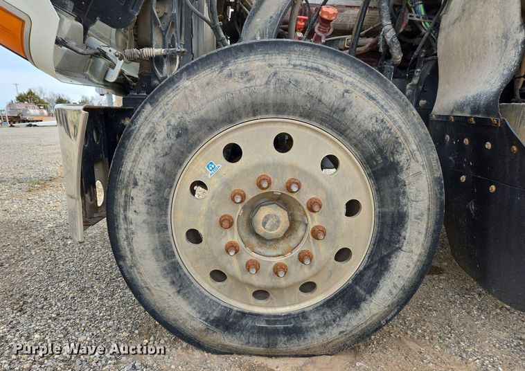 image for item EL5696 2008 Mack CHU613 semi truck