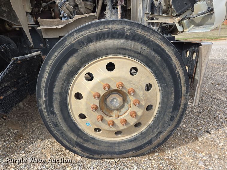 image for item EL5696 2008 Mack CHU613 semi truck