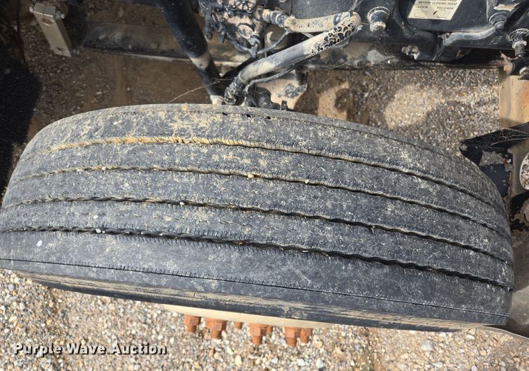 image for item EL5696 2008 Mack CHU613 semi truck