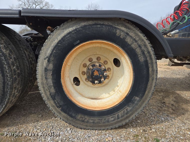 image for item EL5696 2008 Mack CHU613 semi truck